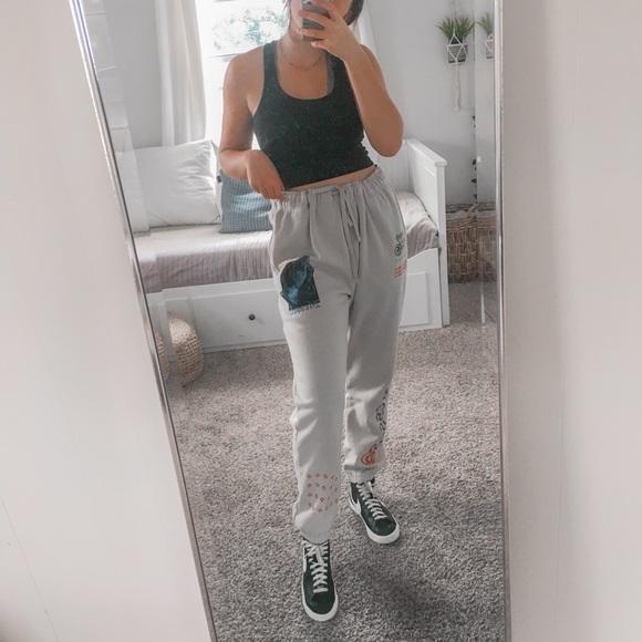 SOLD Graphic oversized sweatpants - Picture 3 of 6